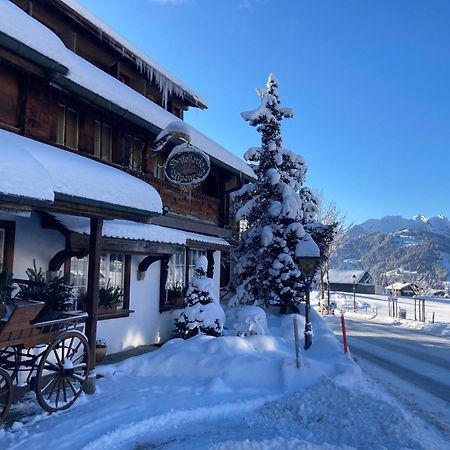 Hotel Alpenrose Mit Gourmet-Restaurant Azalee Gstaad Exterior foto